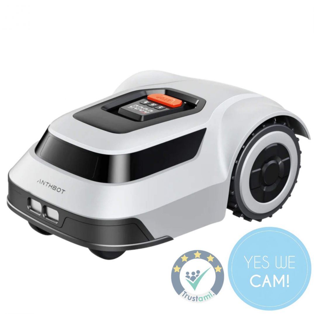 ANTHBOT Pion 1000 Mähroboter an einer Steigung von 45 Prozent im Einsatz