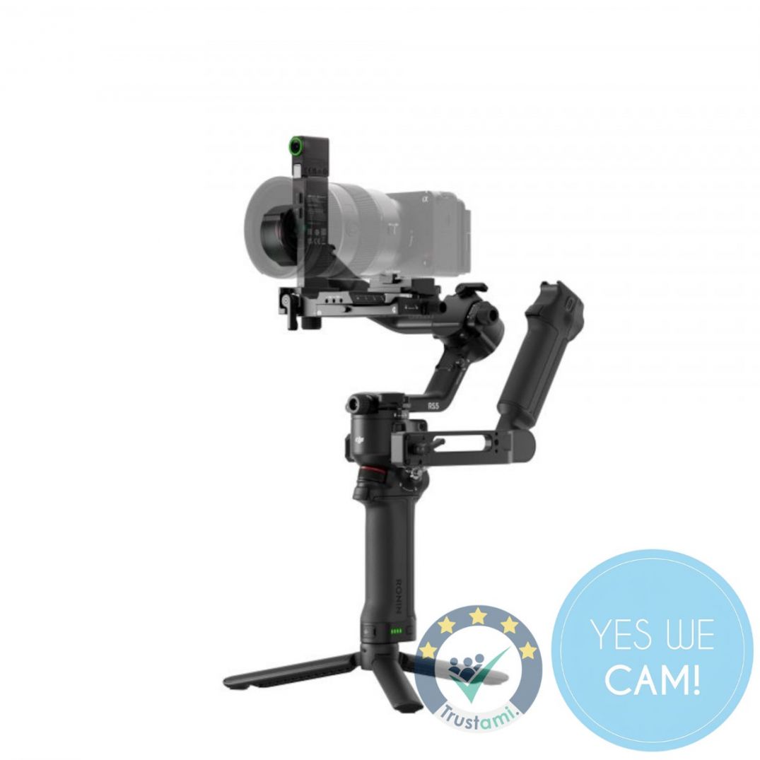 DJI RS 5 Gimbal mit montierter Kamera in freigestellter Produktansicht