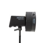 Seitenansicht der amaran Ray 360c mit montiertem amaran Fresnel über Bowens-Mount