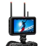 Atomos Ninja TX mit angeschlossener Wi-Fi- und AirGlu-Antenne im Einsatz
