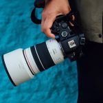 Telezoom-Objektiv für Reise und Landschaft mit professioneller L-Serie Bildqualität.