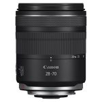 Canon RF 28-70mm F2.8 IS STM in dynamischer Perspektive – lichtstarkes Standardzoom für kreative Vollformat-Fotografie.