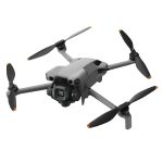 DJI Mini 5 Pro Drohne, ausgeklappt schräg vorn rechts mit sichtbarem Kamera-Gimbal und Propellern