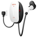 Oscal EV7000 Charger Wallbox in Frontansicht mit aufgewickeltem Ladekabel 