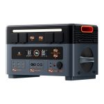 Frontansicht der Oscal PowerMax 2400 Pro mit Anschlüssen für AC, DC und USB sowie übersichtlichem Statusdisplay