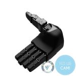 Unitree Dex5-1 Hand rechts in schräger Perspektivansicht als schwarze taktile Roboterhand mit geöffneten Fingern auf schwarzem Hintergrund