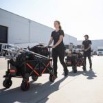 ZILR ZIPR 2WD Transportwagen im Einsatz bei Filmproduktion mit Equipment auf Set